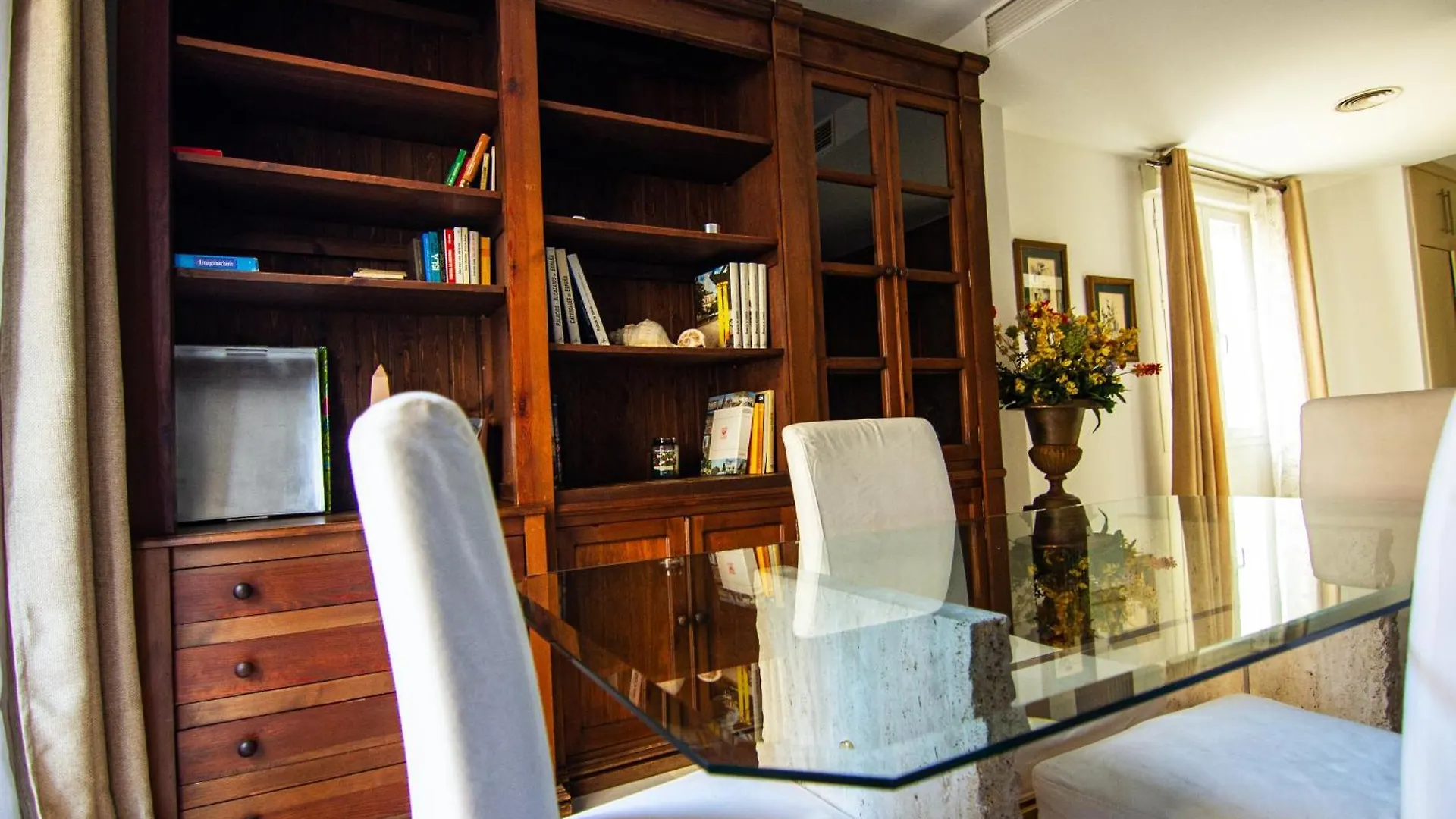 Apartamento Amplio Y Luminoso A 2 Min Del Centro Seville 0*,  Spain